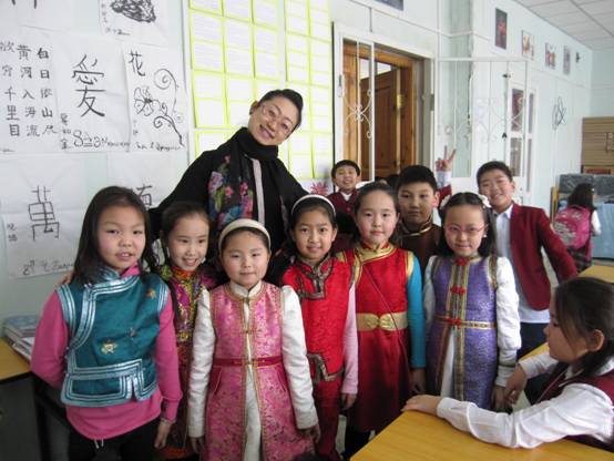2010年2月,李娜与蒙古国汉语学生合影.jpg